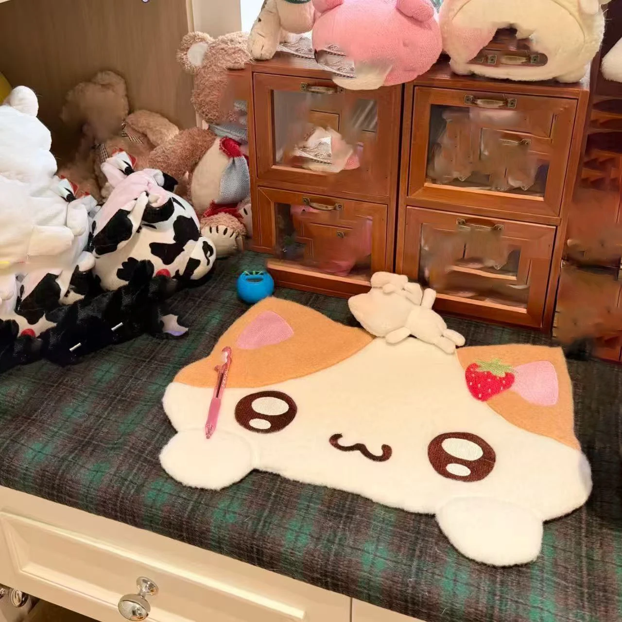 New Japanese Kitten Table Mat Fabric Thickened Desktop Decoration Posing Props High-looking Dormitory Students Posing Mat Cute