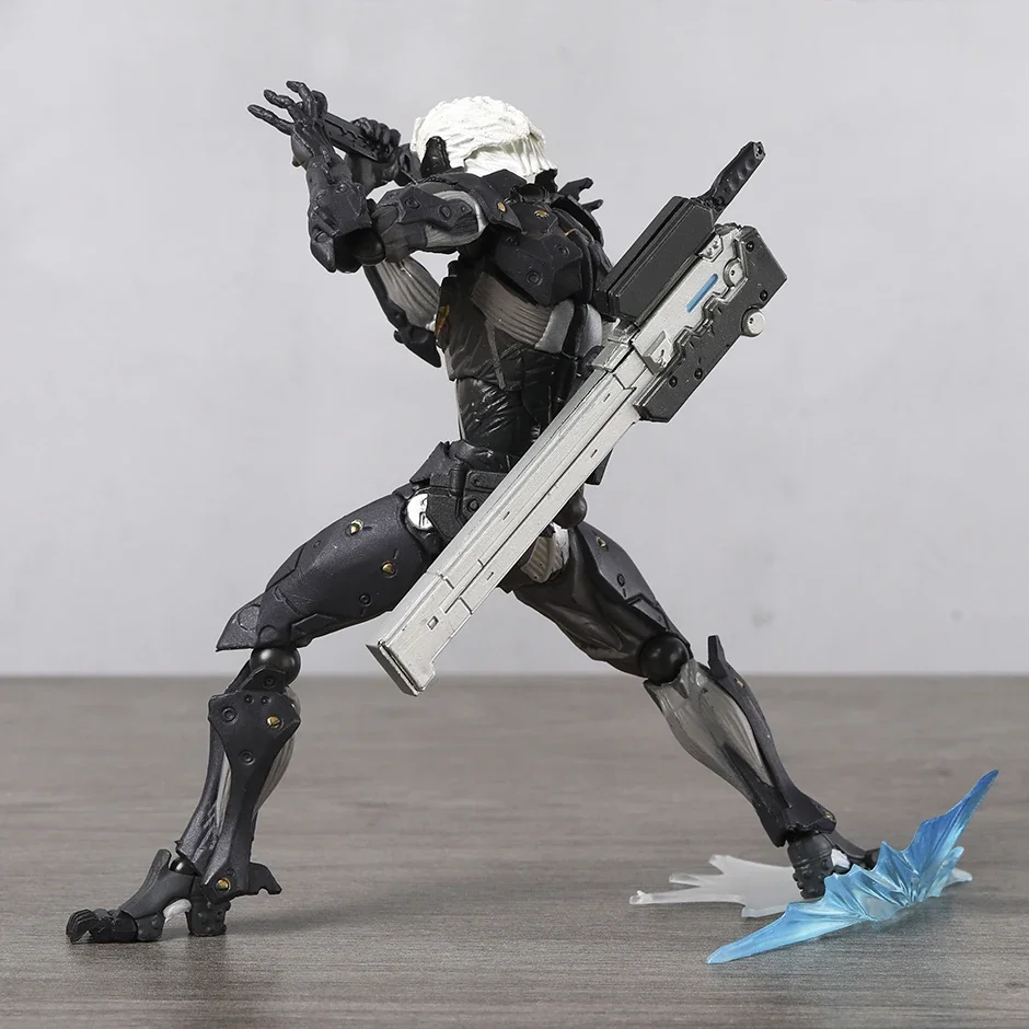 Revoltech Yamaguchi No.140 Raiden Metal Gear Rising Revengeance 6