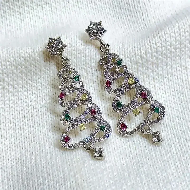 Huitan Ästhetische Bunte Kubische Zirkonia Weihnachtsbaum-Ohrhänger für Frauen, Hohles Kreuz, Party, Festival, Eleganter Schmuck – Detail 6
