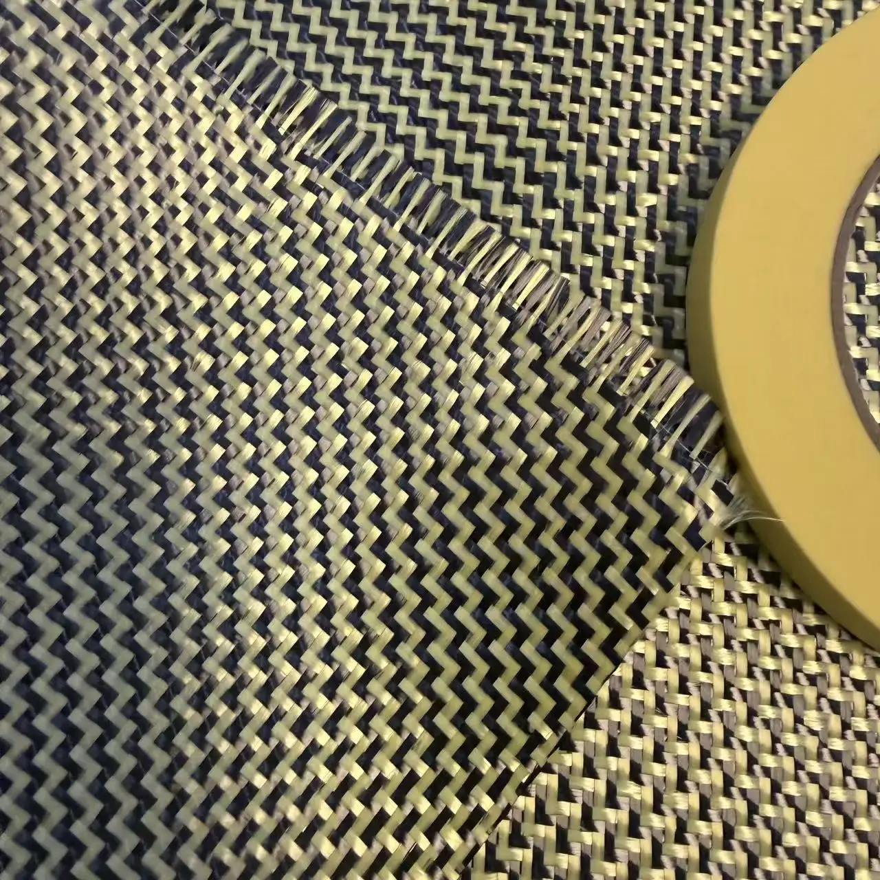 

1100D /3K 200gsm Yellow Kevar & Carbon fibermixed Fabric W pattern Carbon Kevlar Cloth 100cm*100cm