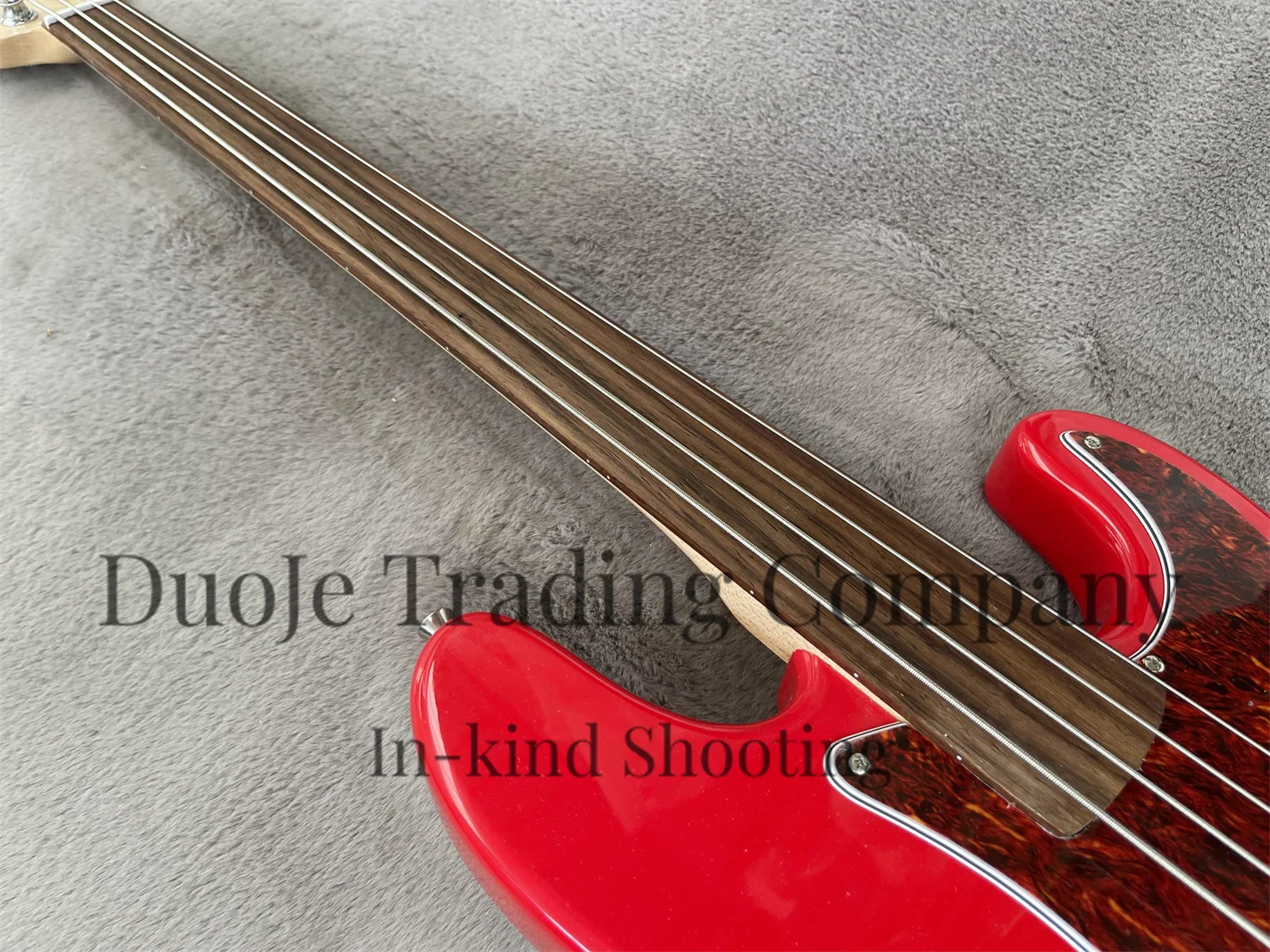 Fretless bass 4 strings Red bass Rosewood fingerboard Maple Neck Red tortoise shell pickguard chrome hardware