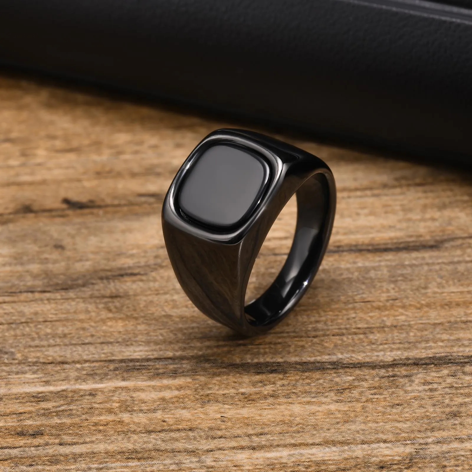 Vnox Punk Black Stone Rings for Men, Anti Allergy Stainless Steel Signet Ring, Finger Gifts for Him, anel masculino