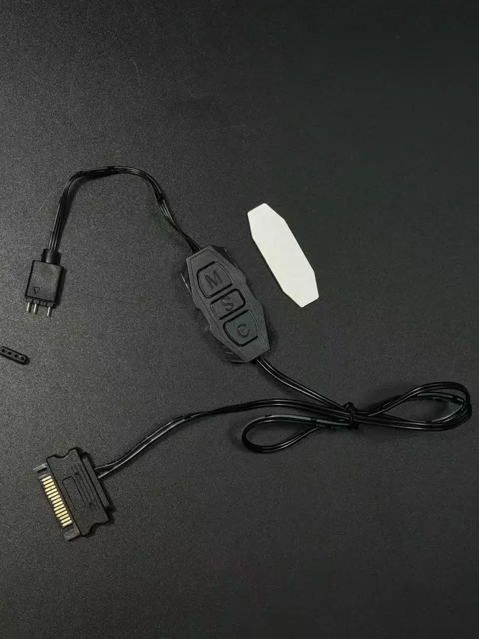 Kontroler ARGB 5V 3PIN, kabel przedłużający ARGB 5V 3PIN do interfejsu SATA, kabel kontrolera synchronizacji RGB do wentylatorów PC i pasków świetlnych. — 2