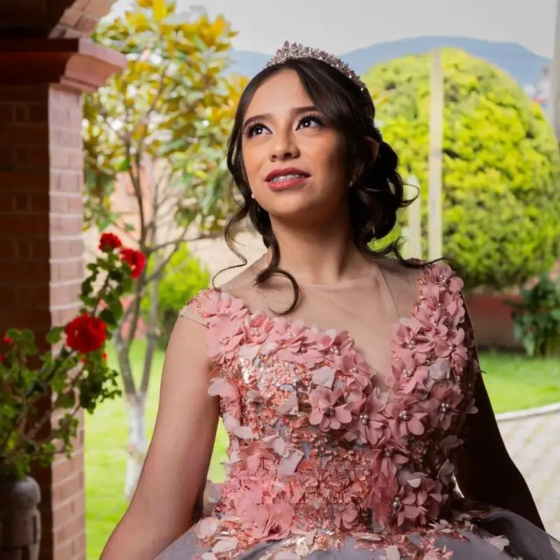 ที่กําหนดเองเด็กสีฟ้าสไตล์ Ball ชุด Quinceanera ชุดดอกไม้ลูกไม้ Appliques Lacing up Court รถไฟ 15 Ano Vestido