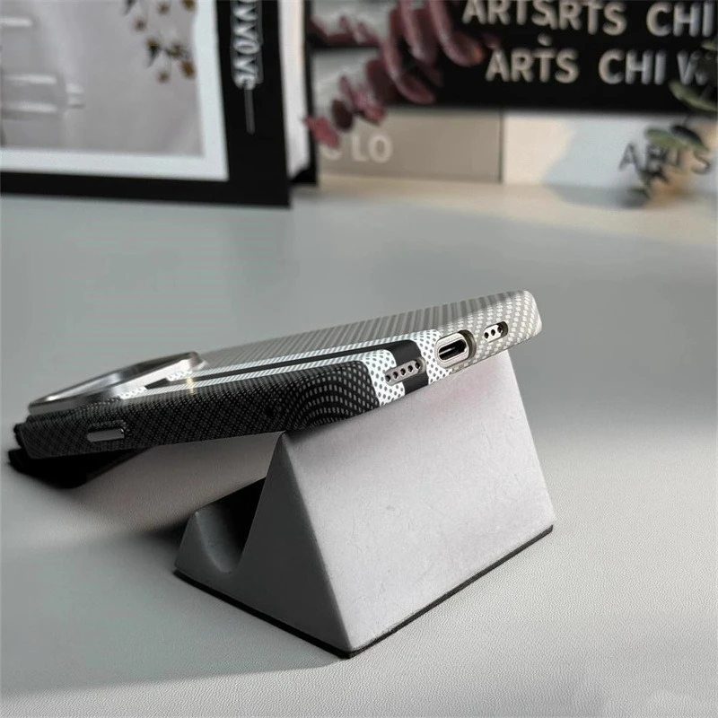 Relief Carbon Fiber MagSafe Case for iPhone 15 Pro Max 16 17 Pro Phone Cover Camera Metal Lens Protective Shell Hard PC Fundas - náhled 3