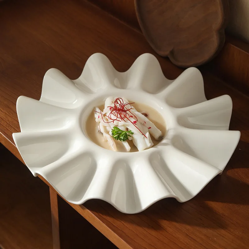 

Креативная белая волнистая кружевная керамическая тарелка, французский десерт, паста, нерегулярный поднос, посуда для ресторана