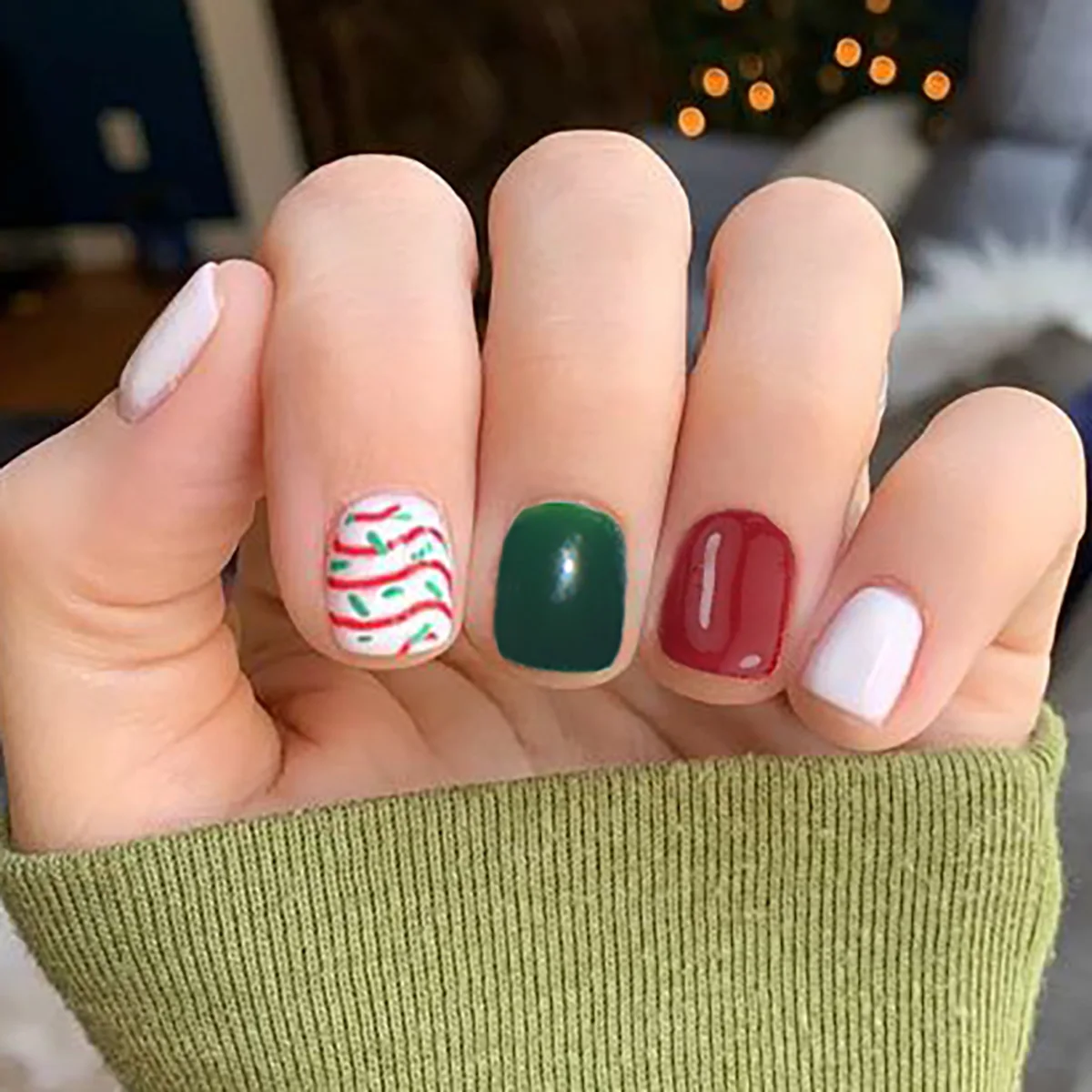 24Pcs Christmas Red & Green Stripe Short Square Oval Press On Nails, Reusable Nail Stickers for Holiday Party, With Tools
