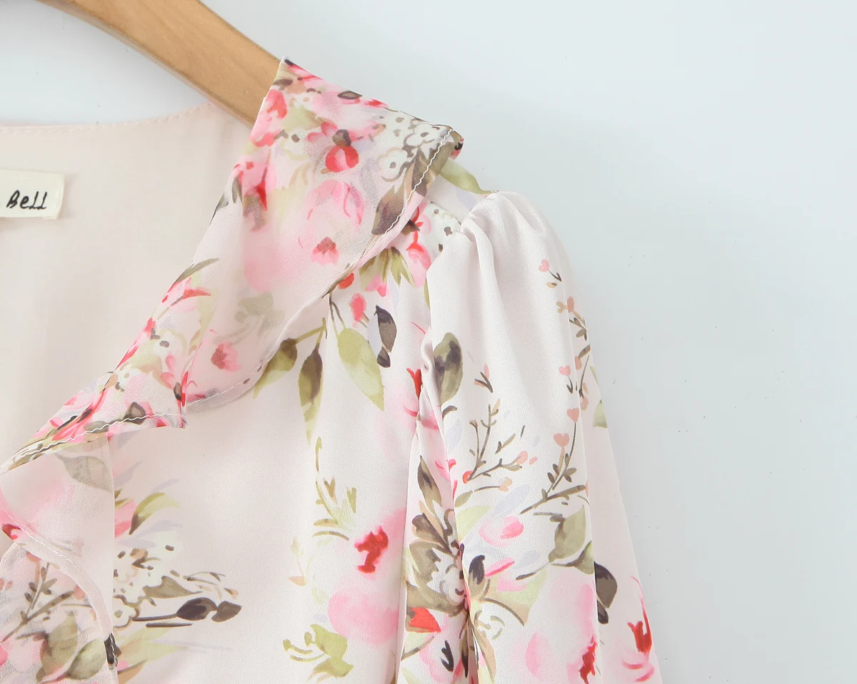 2025 Vrouwen Roze Bloemenprint Bladerdeeg Lange Mouw Chiffon Jurk Open Knoppen Houten oren Ruches Zoom Mini Shirt Jurken Vakantie Gewaad