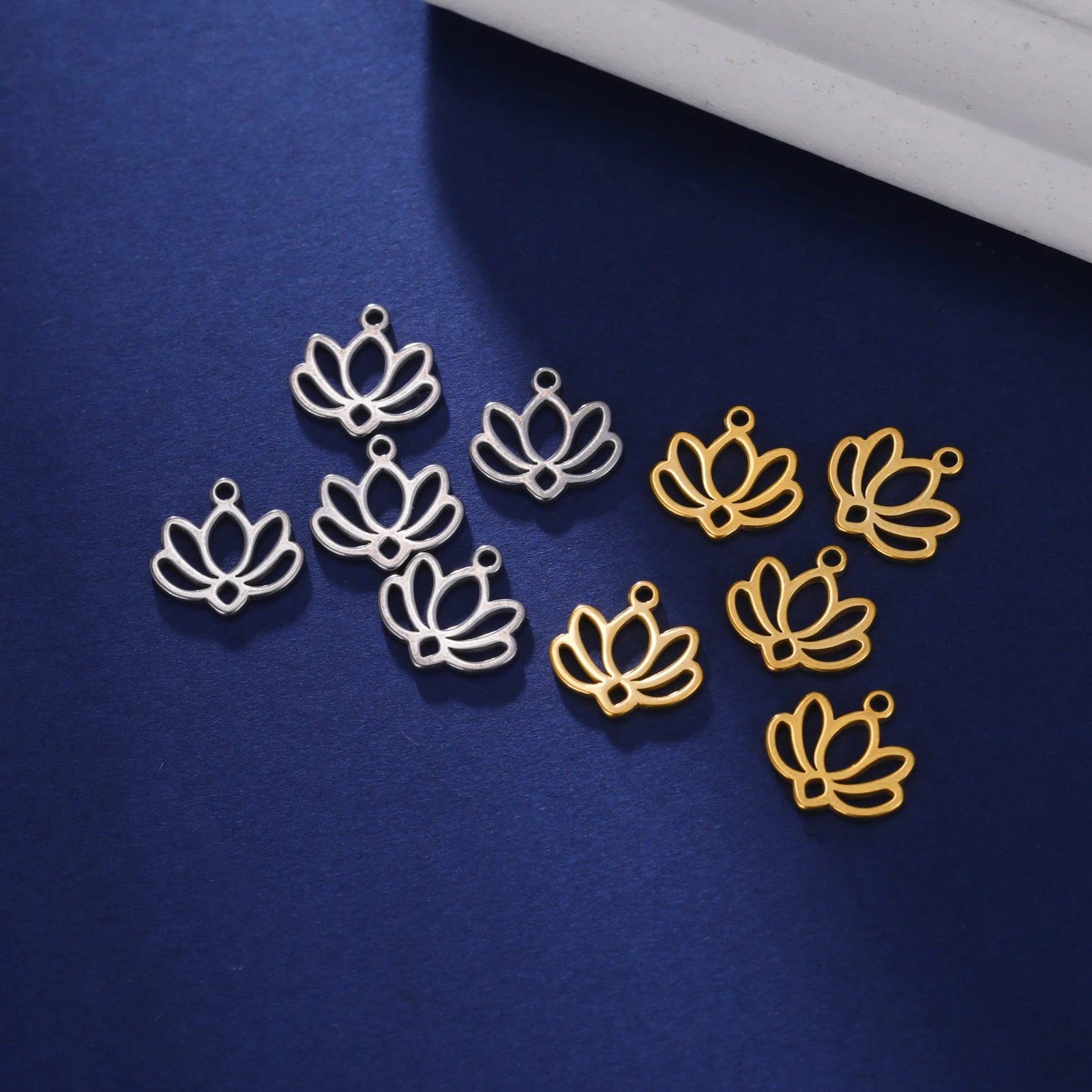 Skyrim 5pcs/lot Stainless Steel Lotus Flower Charm for Jewelry Making Chakra Buddhism DIY Pendant for Earring Necklace Bracelet