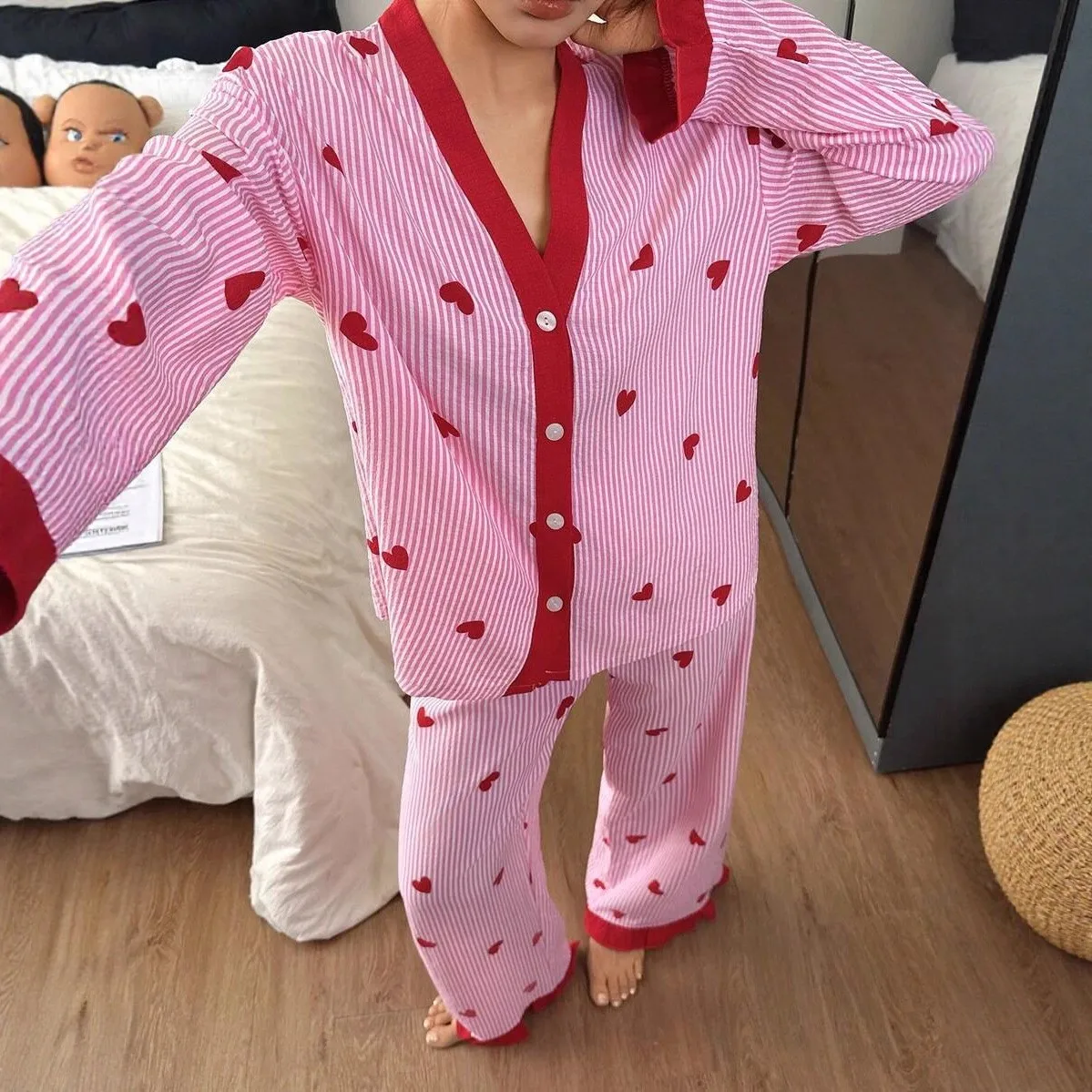 

Женская одежда для сна, новый милый стильный полосатый пижамный комплект с красным сердечком и v-образным вырезом, красный край, грибок, домашняя одежда, пижамы для женщин