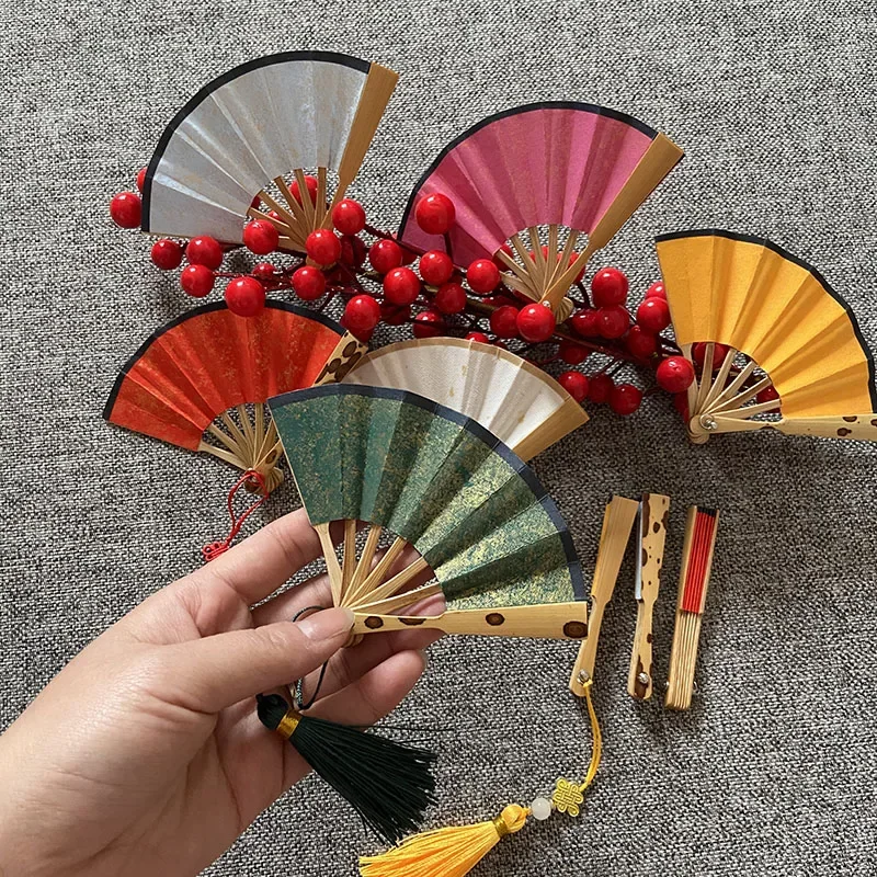 

2.5 Inch Mini Folding Fan Portable Diy Painting Children Fan Ancient Style Held Dance Fans Party Wedding Summer Fan Accessories