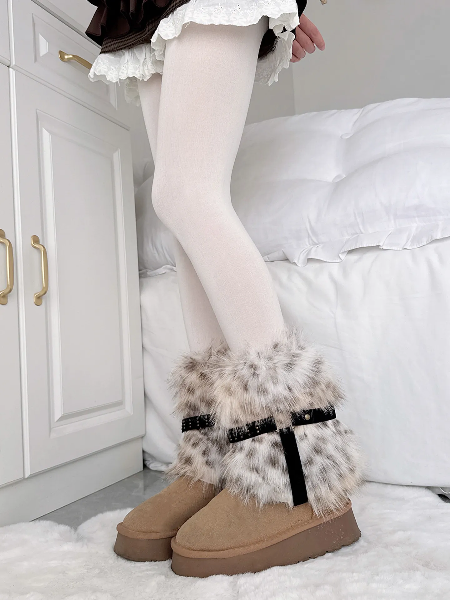 

Зимние новые универсальные плюшевые серые пушистые чехлы для ног из кожи с пряжкой, меховые гетры Y2K ручной работы с принтом снежного леопарда