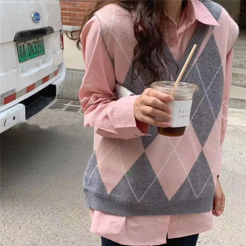 Knitted Vest Women's 2025 New Autumn and Winter Korean Version Diamond Grid Sweater Vest Jacket V-neck Top