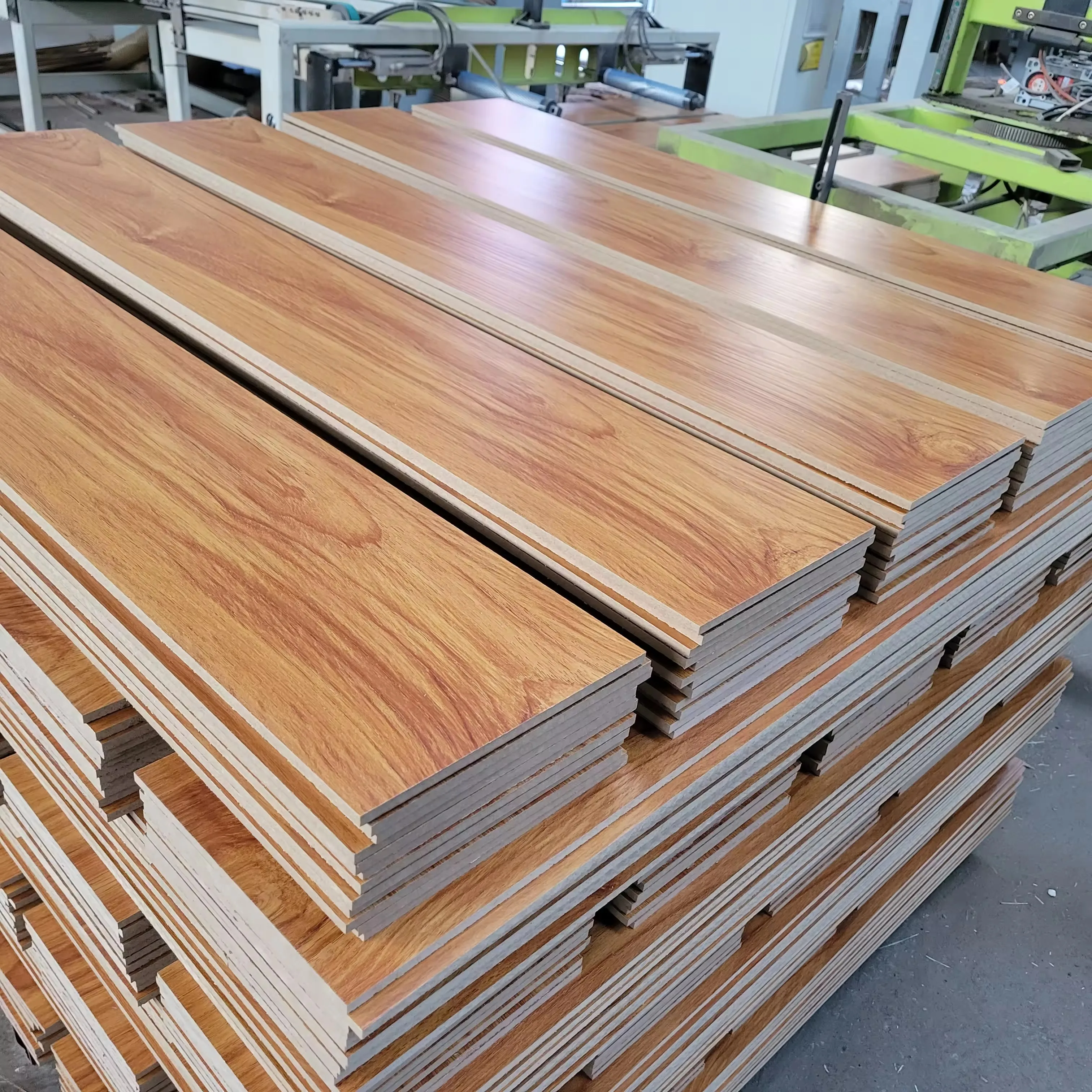 AC4 7mm 8mm 10mm 12mm HDF linning laminate flooring decking panels