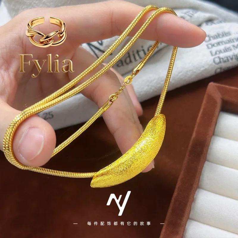 Fylia Jewelry   Light luxury vitage high-end cold metal style brushed curved tube crescent pendant design 999924K real gold neck