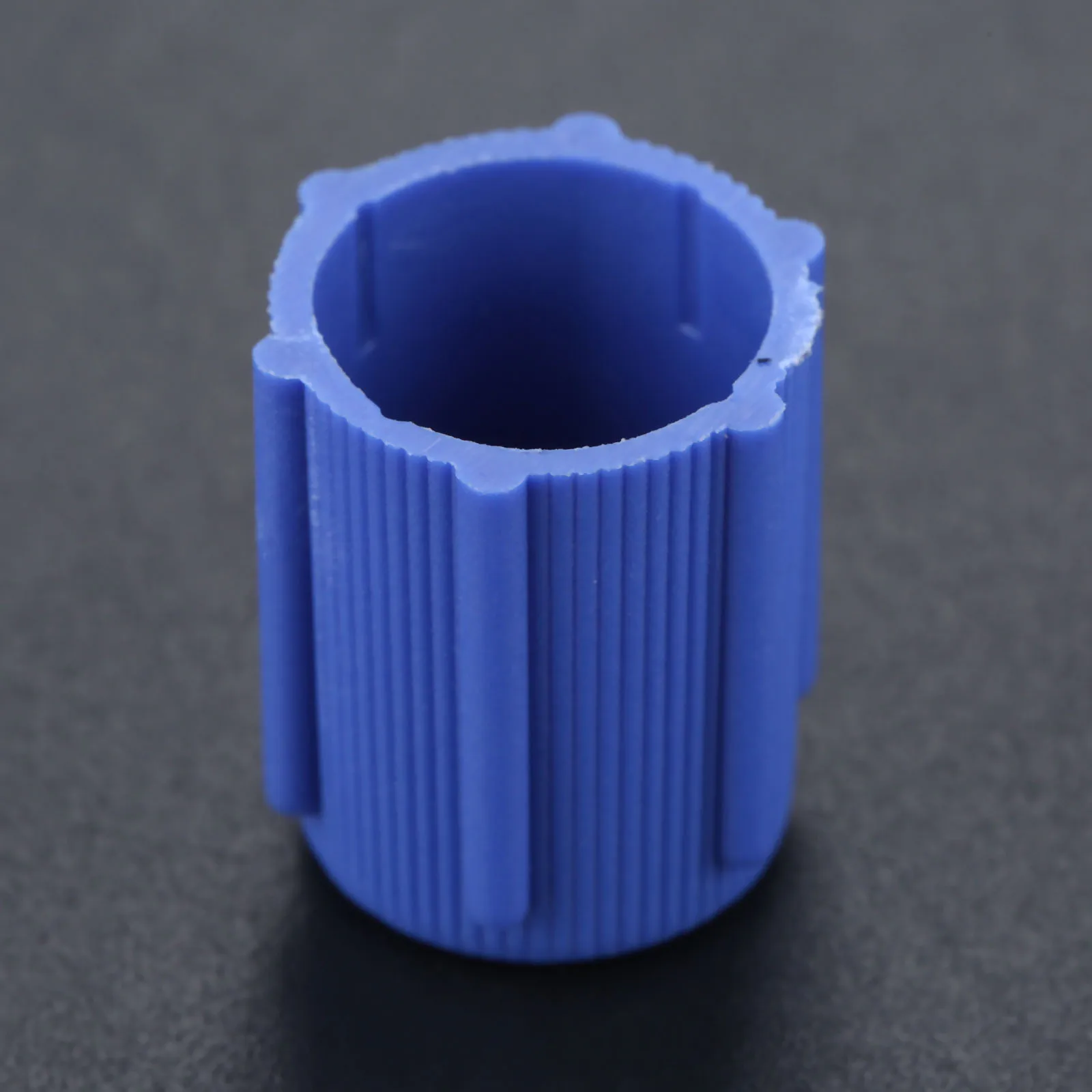 R-12 to R-134a Retrofit Valve 7/16 Low Side Port Adapter with Blue Dust AC Cap Universal for Air Conditioning Systems
