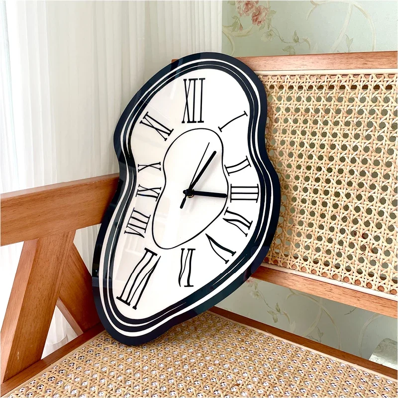 New Nordic Novel Surreal Melting Distorted Wall Clocks Luxury Modern Roman Numeral Salvador Dali Style Wall Watch Decor