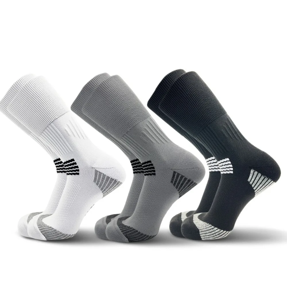 Three pairs of mixed color compression sports socks have elasticity, which can cushion and absorb sweat.