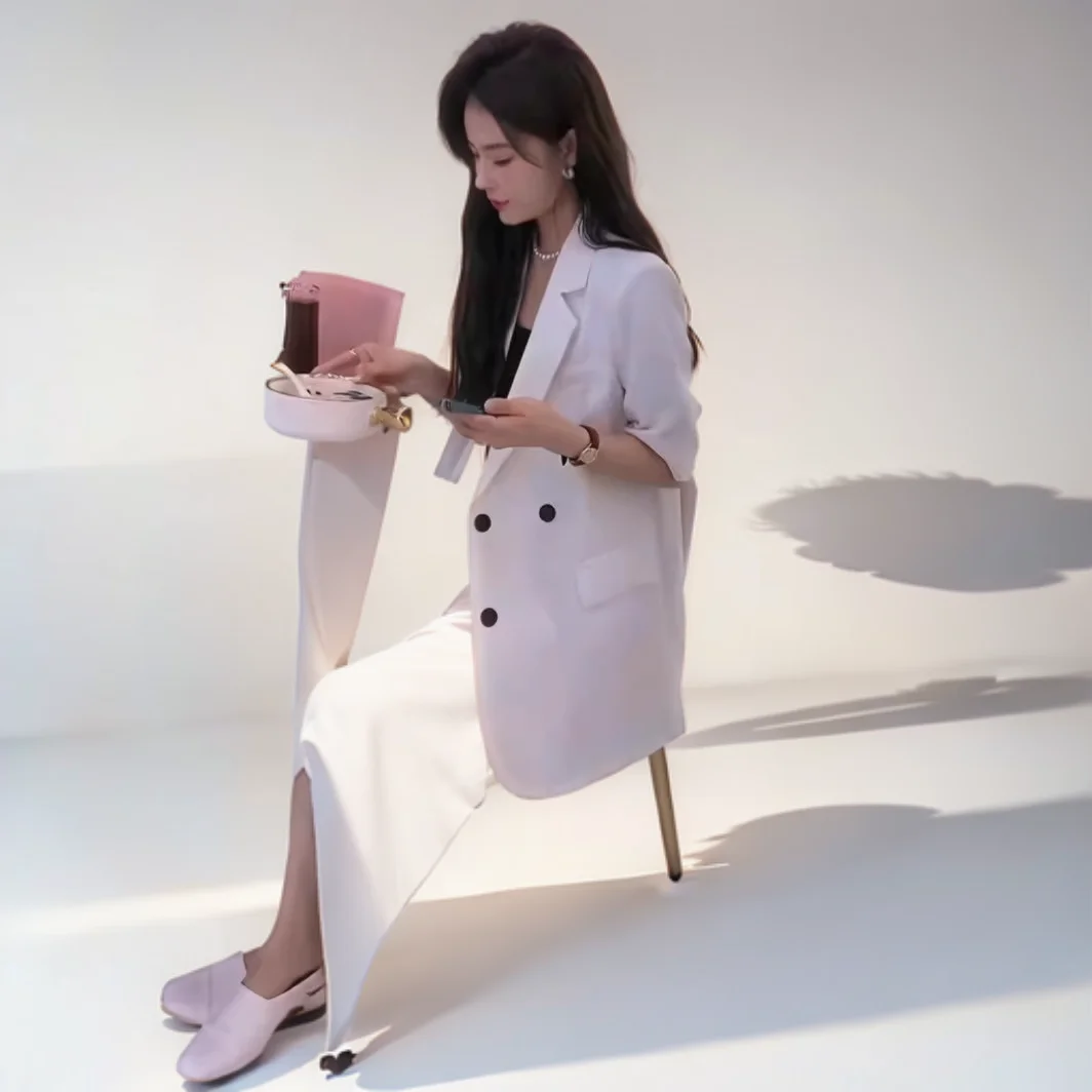 

Женский классический атласный пиджак в стиле ренессанс с изысканным девичьим дизайном, гладким воротником, превосходной вентиляцией и качественной отделкой.