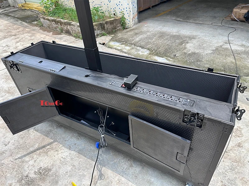 Portable 75'' Automatic Control LED LCD TV Screen Black Electric Motorised Lift Plasma Flight Case