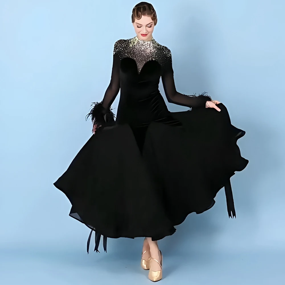 Standaard dansjurken Competitie Hoge kwaliteit fluwelen strass Zwarte ballroomdansjurk Toernooi Moderne elegante veer
