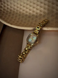 1 Piece French Retro Gold Small Dial Women's Watch Fashionable and Elegant Exquisite Small Waterproof Female Quartz Watch