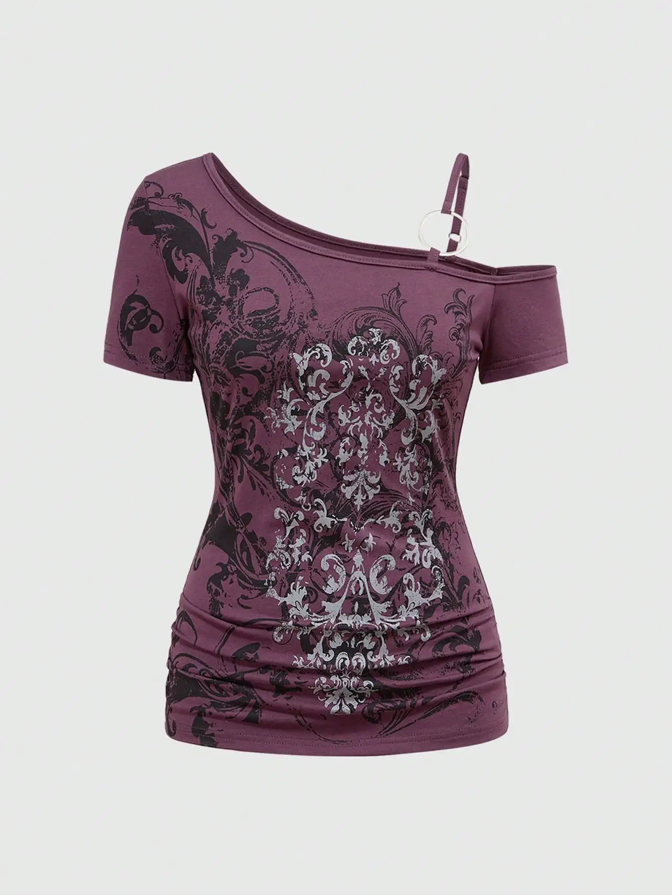 

Фиолетовая футболка на одно плечо с принтом в стиле барокко и деталями в виде колец, с драпированным низом для летних мероприятий