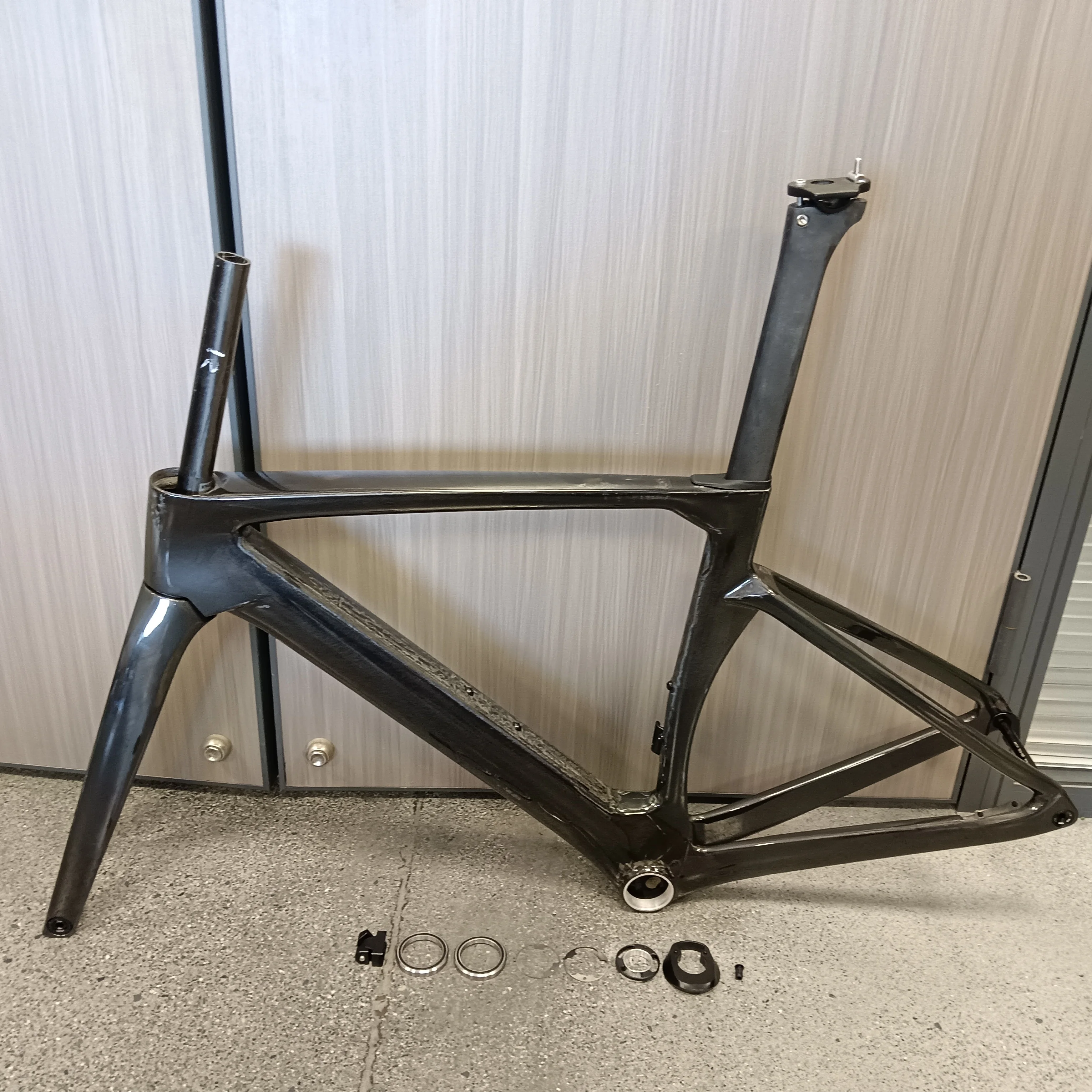 

Ultra-light T1000 Road Carbon Frame Speed Bike Frames UD T47 700C Disc Brake Bicycle Frameset + fork+seat tube Custom Logo