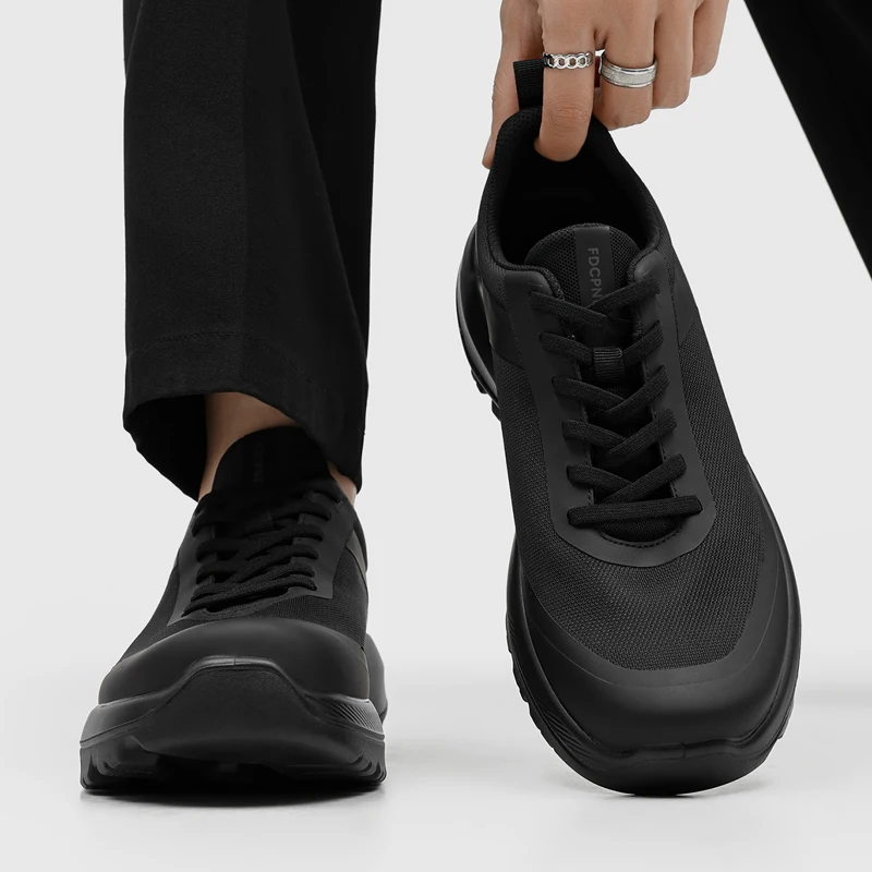 Man Splicing Mesh Thick Sole Casual Sports Shoes with Simple Lace Up and Anti Slip Gear Sole Lightweight Commuting Jogging Shoes