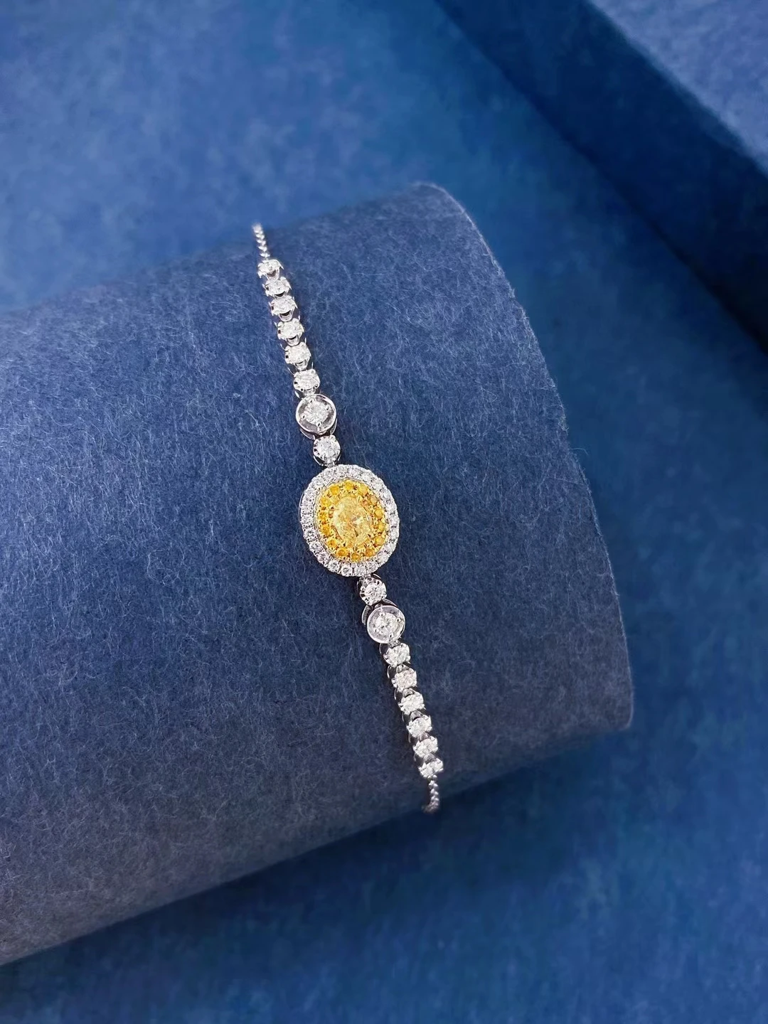 18K white gold natural diamond Yellow Diamond bracelet Oval diamond 0.15CT Brilliant Yellow diamond Valentine's Day gift spot