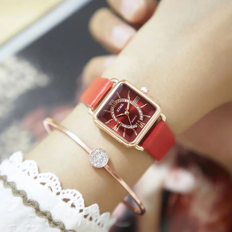 Trendy luxury square women\'s leather strap watch, delicate and simple Roman dial, fashionable women\'s leather watch