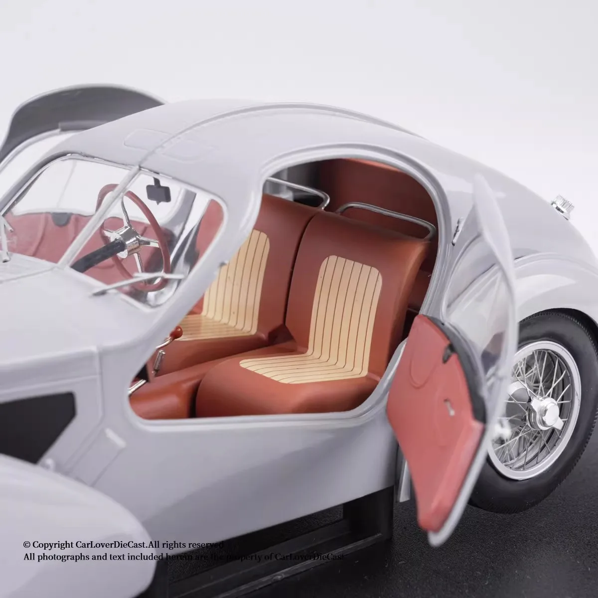 Solido 1/18 Bugatti Atlantic Type 57 SC 1937 Diecast Car Model with Two Openable Doors Limited Version Cars Boy Birthday Gift