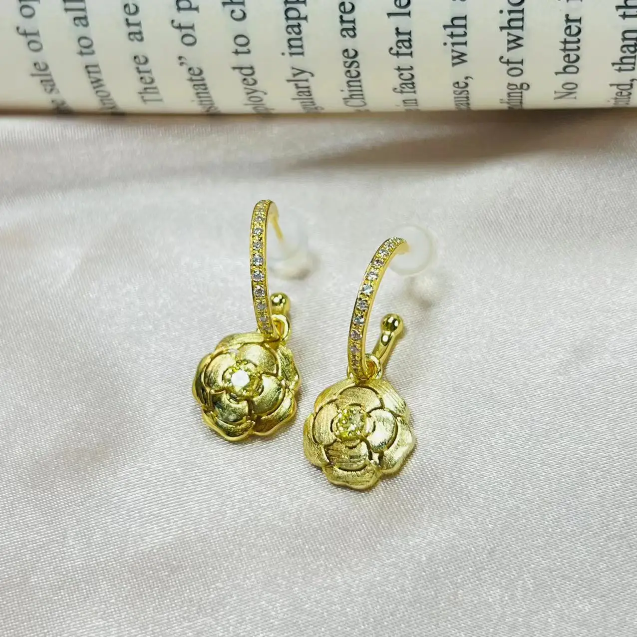 Small fragrance Camelia camellia diamond sterling silver stud earrings female light luxury ins senior sense all-match earrings