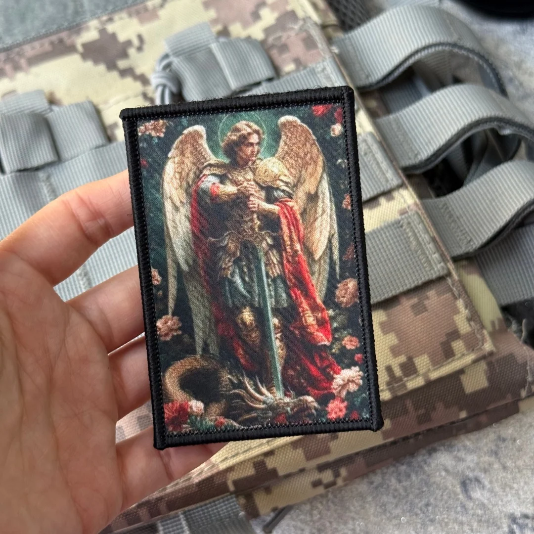 Parche táctico Arcángel Miguel con velcro para mochila militar - imagen 5