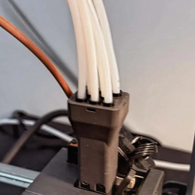 8 w 1 – wielofunkcyjny hub do drukarek 3D, kompatybilny z filamentami w 8 kolorach, przeznaczony do drukarek 3D ANYCUBIC Kobra S1 / Kobra 3 Max / Kobra 3 – części i akcesoria. — zdjęcie produktu 3