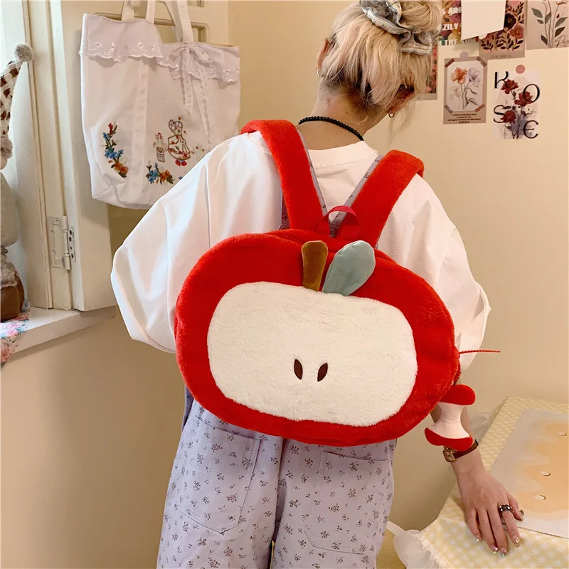 

2025 новая женская плюшевая сумка через плечо для девочек, креативный рюкзак с рисунком красного яблока и большой вместимости