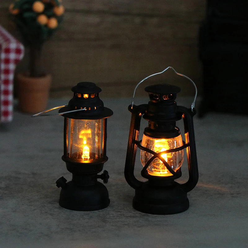 6 cm Mini Led Retro Leuchtende Pony Laterne Simulation Cande Licht Öl Lampe Mini Kerosin Laterne Puppe Haus Dekor Szene ornamente