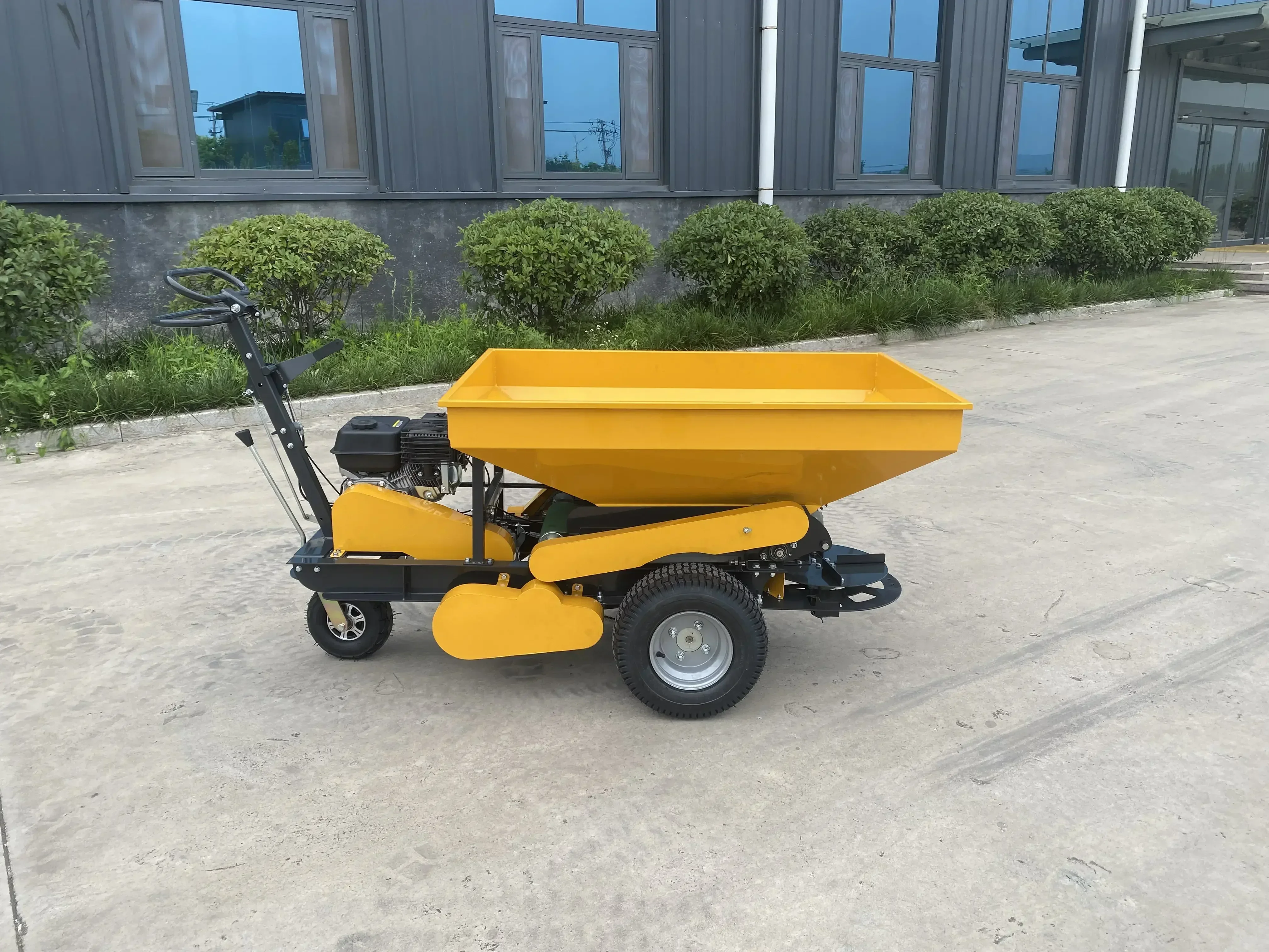 Épandeur agricole lourd monté sur tracteur, équipement professionnel pour applications agricoles