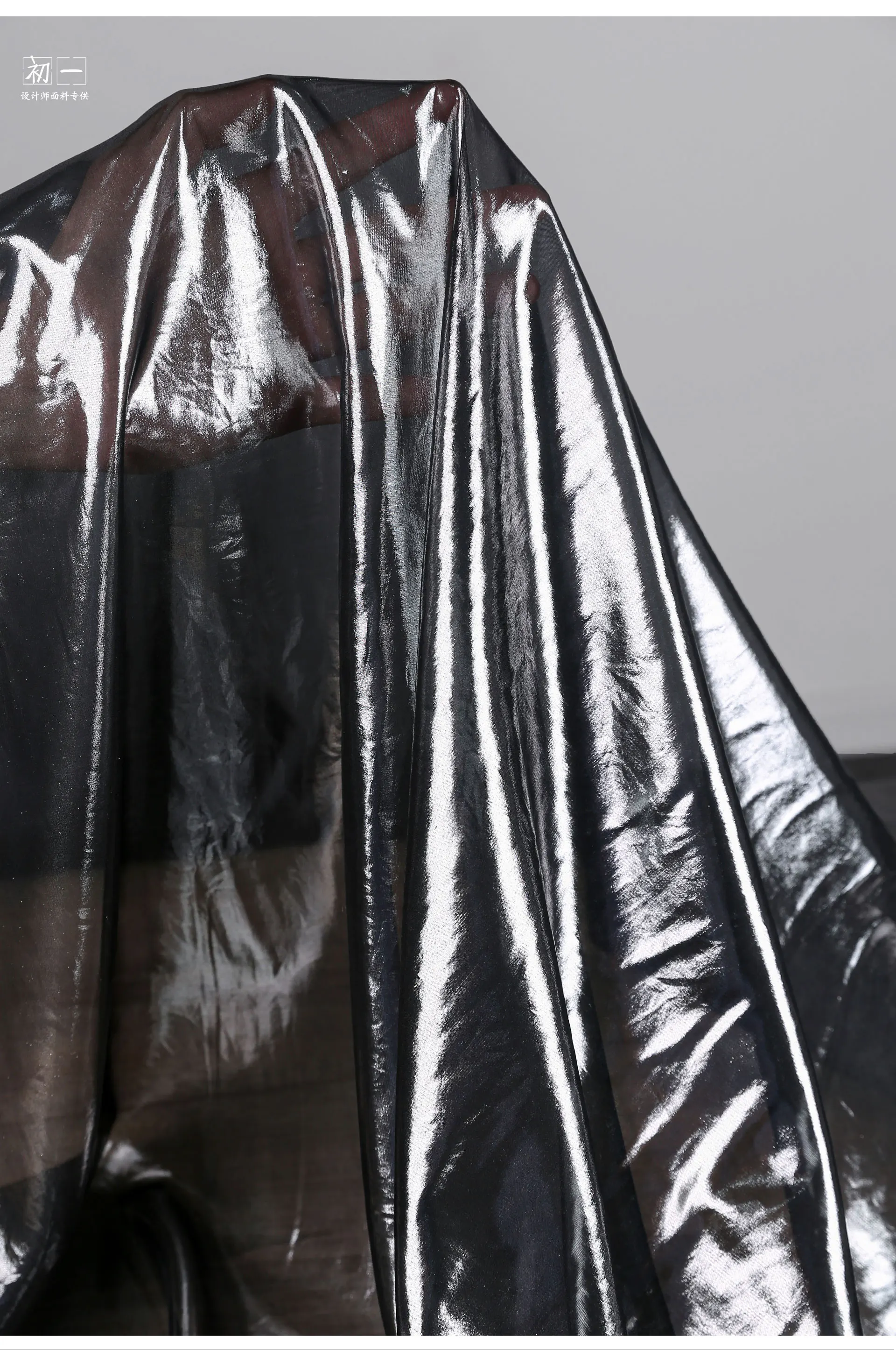 Schwarz-Silberner Metallischer Tüll zum Bügeln, Silbernes Bastelnetz, Leichter Kreativer DIY-Rockstoff, Dekorativer Designerstoff für Kleidung – Detail 10