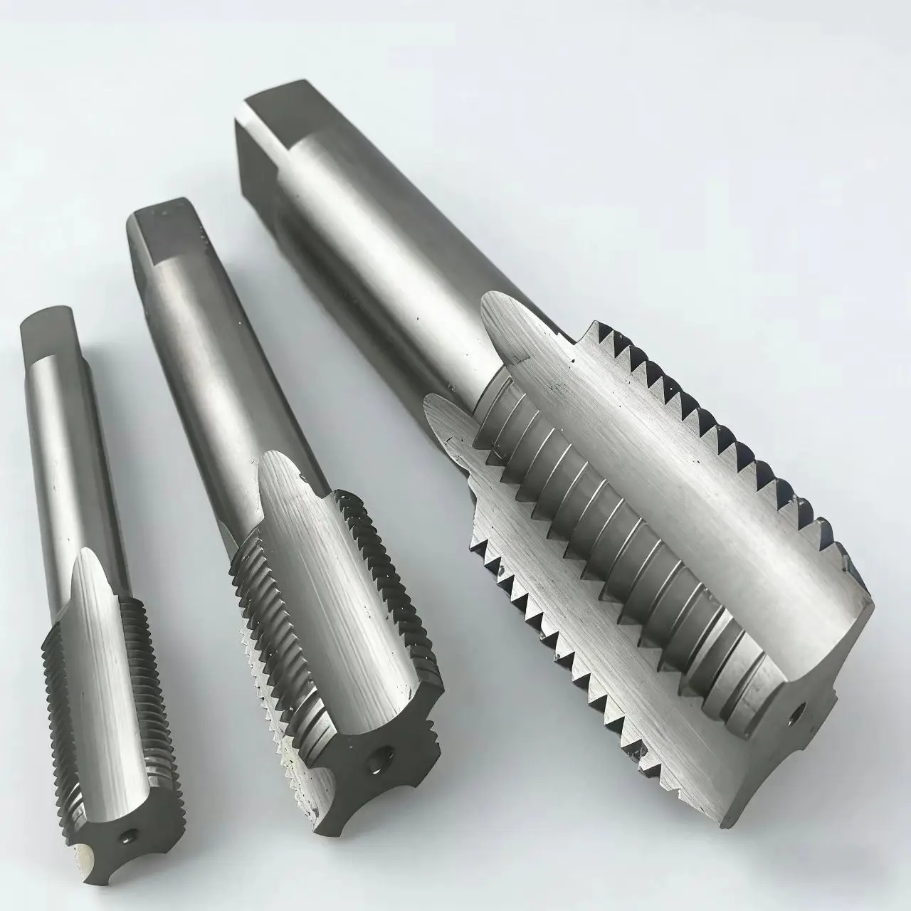 

Debt M17X0.5,M17X0.75,M17X1,M17X1.25,M17X1.5,M17X2 MetricHSS Straight Flute Tap, Thread Tap, Right Hand