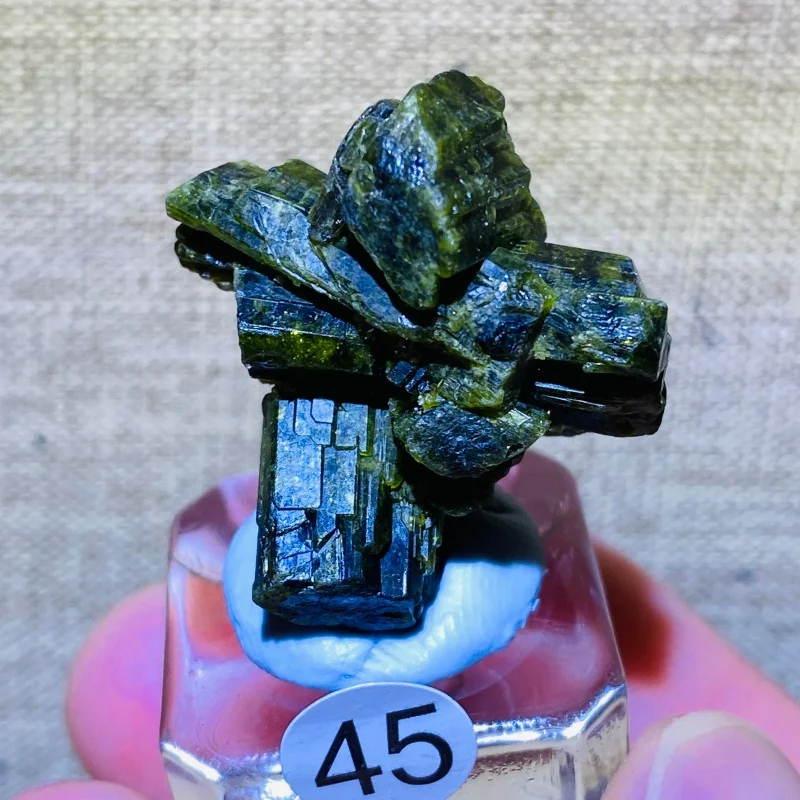 Natural Green Tourmaline Raw Stone  Epidote Healing Crystals Clusters Spiritual Mineral Specimen Collect for Decoration