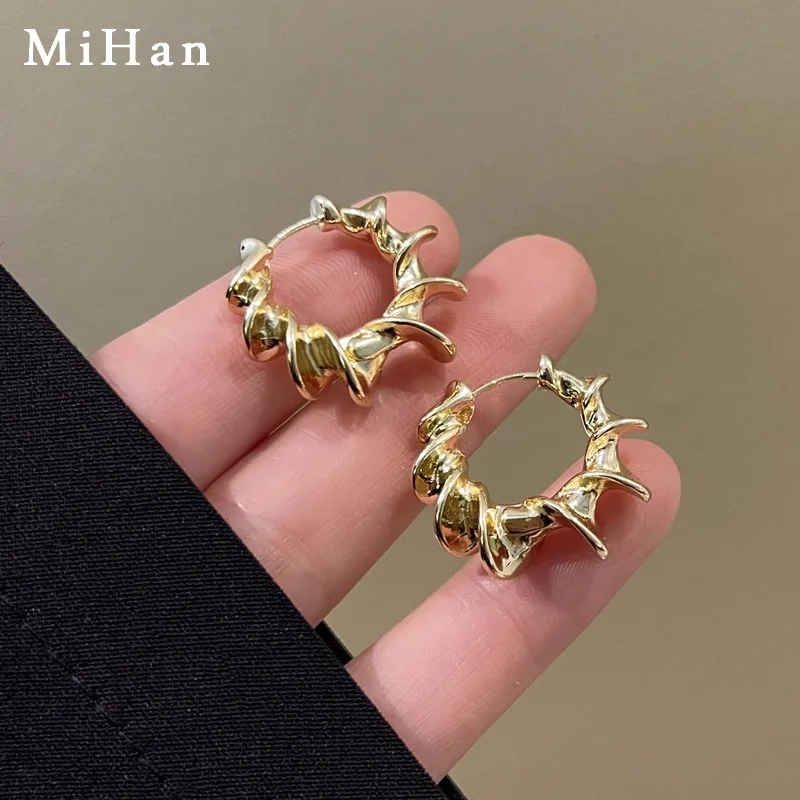 

Mihan Modern Jewelry Irregular Hoop Earrings Cool Design 2023 Trend New Hot Sale Metallic Earrings For Women Girl Wholesale