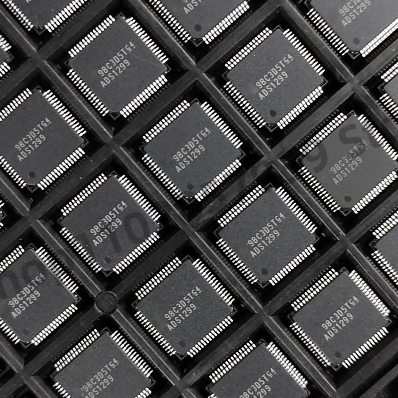 

ADS1299IPAGR 1 шт./лот ADS1299 QFP-64 Аналоговый передний конец - AFE Low-Noise 8-Ch 24B