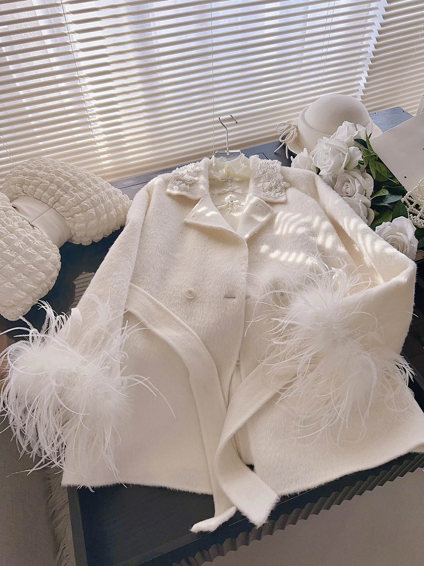 

Double-Faced Camere Coat with Pearl Flower And Ostrich Feather Cuff Women's Winter Faion Outerwear Jaet