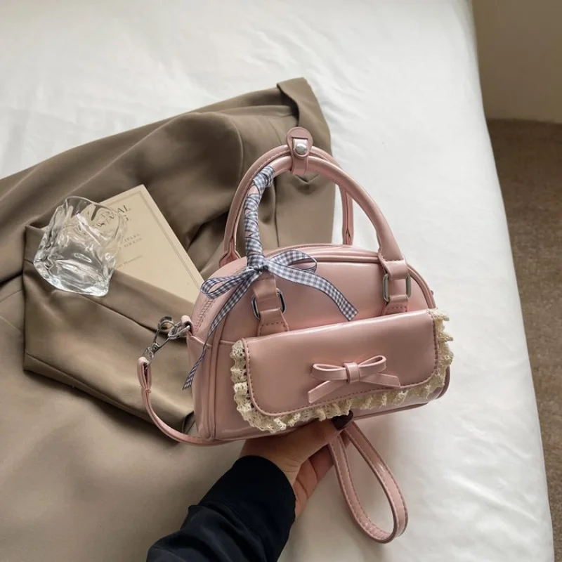 

Elegant Women's Crossbody-Bag By Luxury Brand Leather Crafted Lightweight And Fashionable For Modern Ladies