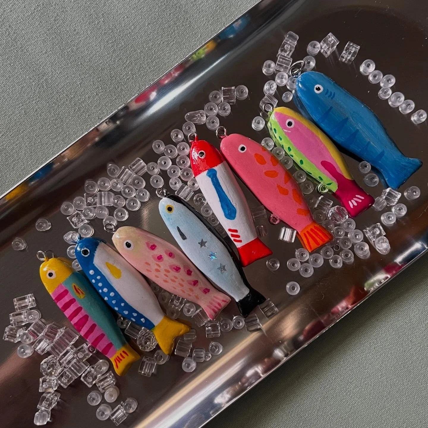 Bunte handbemalte Cartoon-Fisch-Anhänger aus Kupfer, niedliche Ornamente für Halsketten, Armbänder, Taschenanhänger, DIY-Schmuckherstellung – Detail 3