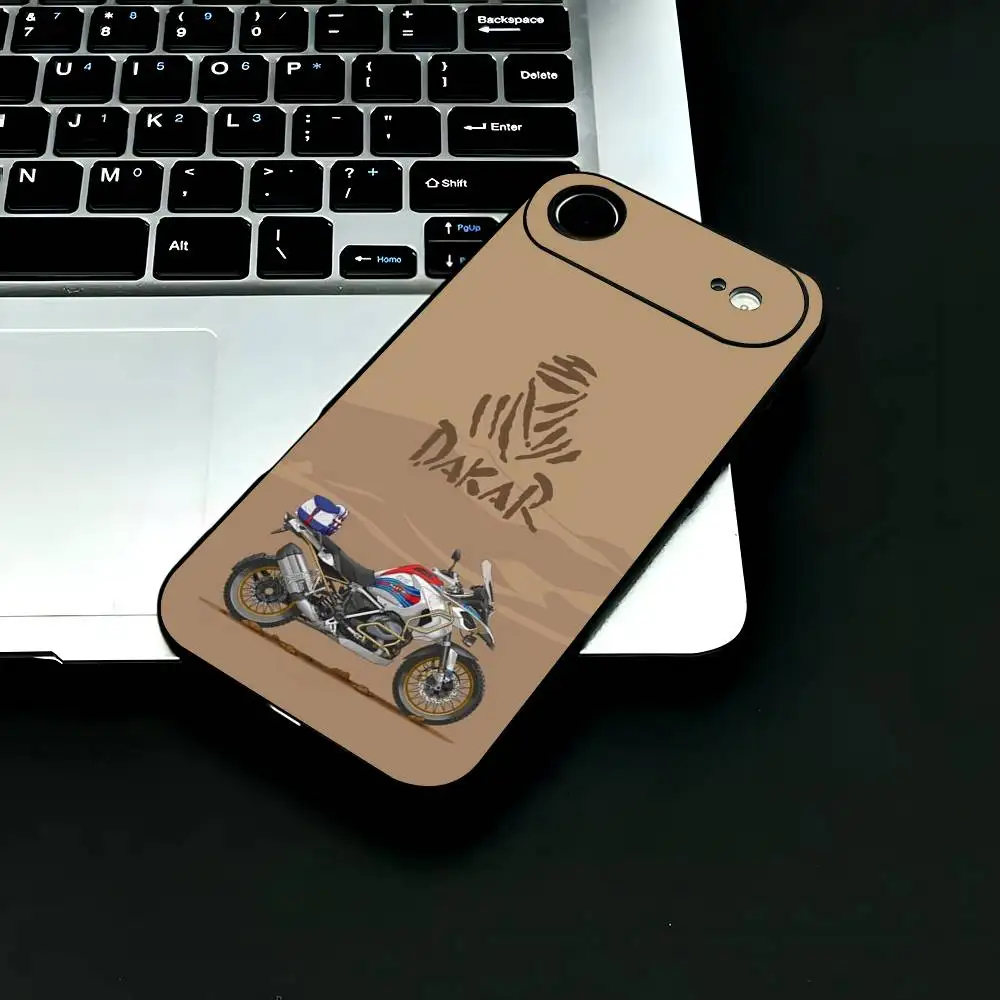 حافظة هاتف بشعار Rally D-Dakar حافظة هاتف عصرية باللون الأسود من مادة TPU لهاتف iPhone 12-17. تصميم مطلي بالرش بالأشعة فوق البنفسجية، مضاد للسقوط يوميًا