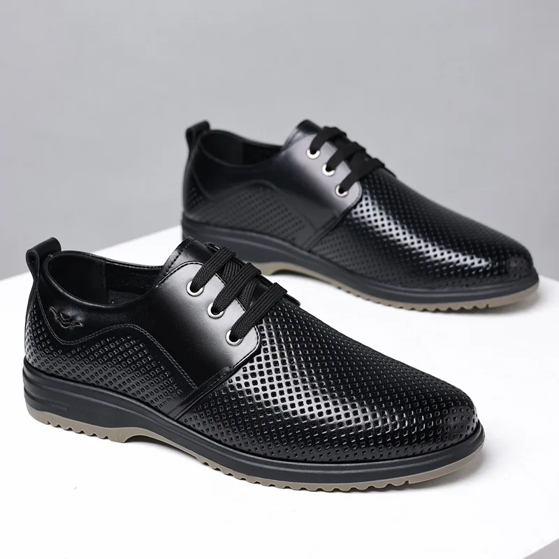 Zapatos de traje negros para hombre, zapatos de vestir de fiesta para hombre, zapatos formales de cuero de suela suave de lujo italiano, zapatos de oficina huecos