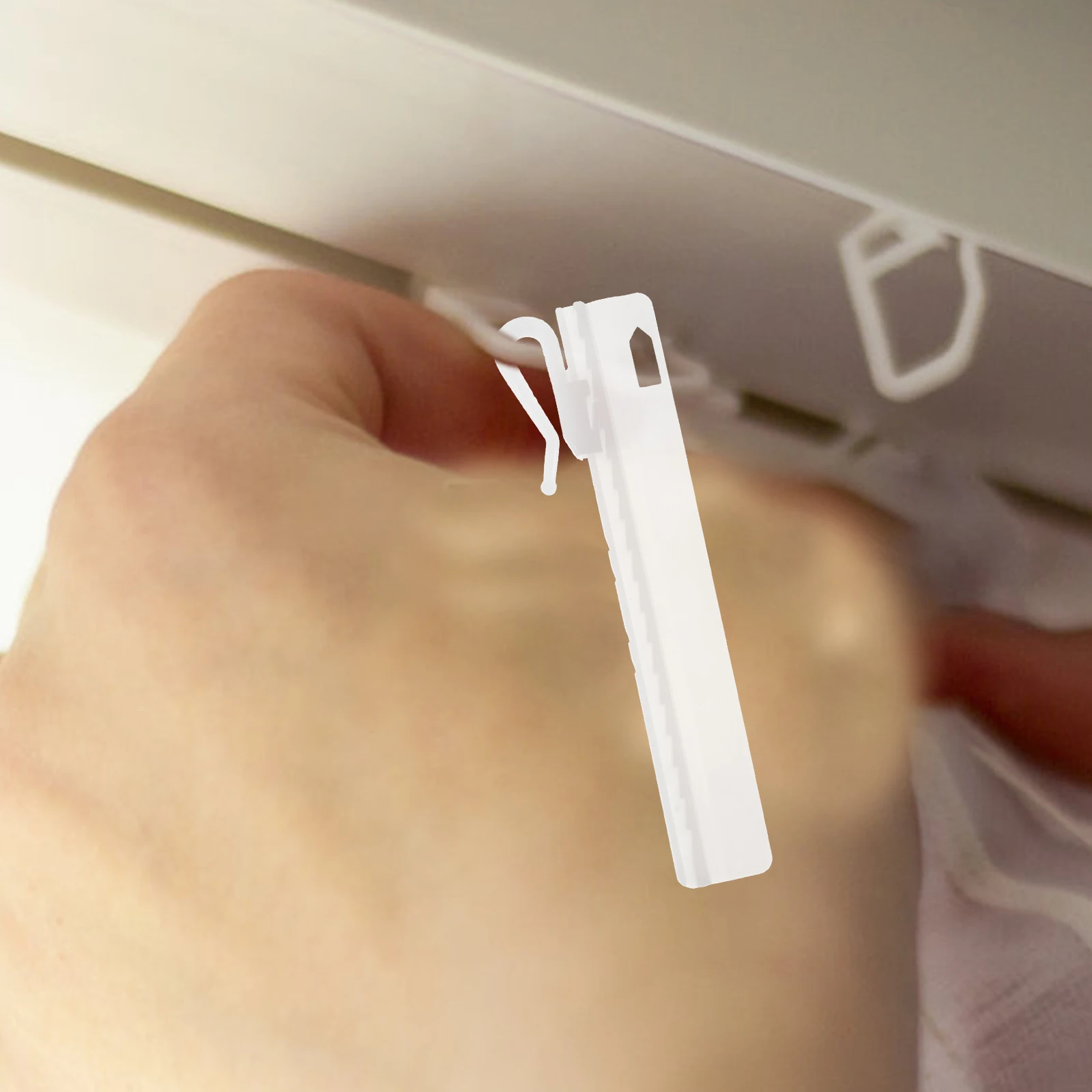 

Adjustable Plastic Curtain Hooks Home Accessories Smooth Surface Compact Drape Hook Sturdy Texture Safe Use Window Decorative