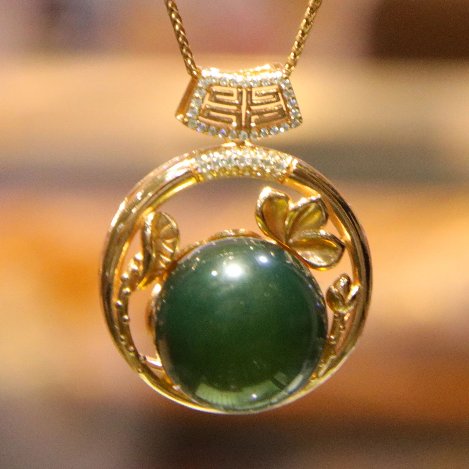 

Pure Silver Setting Natural Mexican Blue Amber Lotus Shaped Pendant Amber Bead 17mm With a Pure Silver Necklace